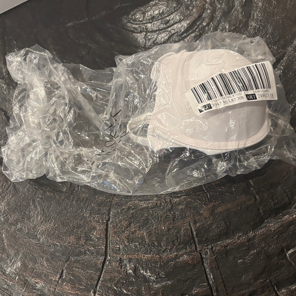 BNWT PINK Victoria’s Secret White Push Up Bra